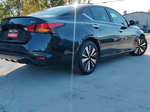 Used 2021 Nissan Altima 2.5 SV image 3