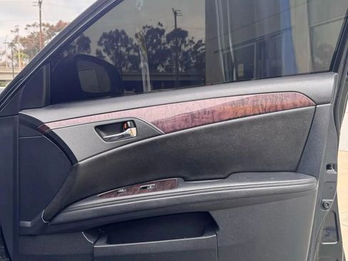 Used 2011 Toyota Avalon Limited image 19