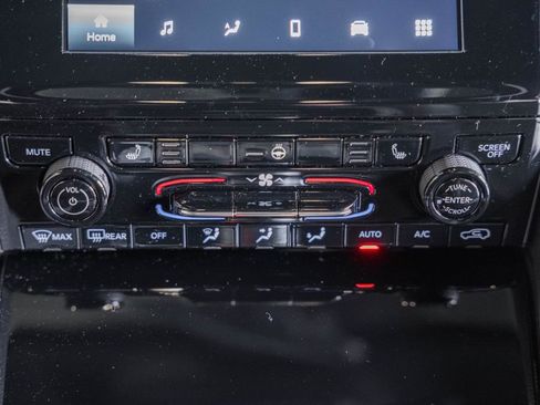 New 2025 Jeep Grand Cherokee Altitude image 22