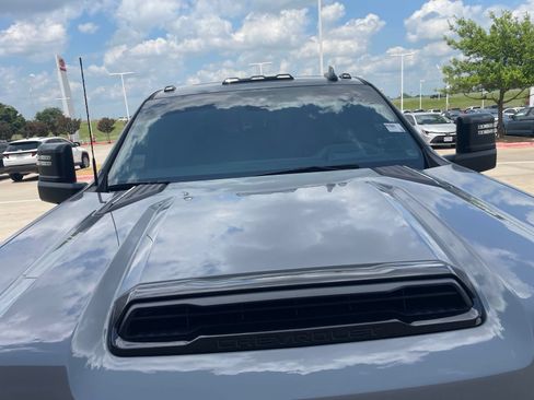 Used 2024 Chevrolet Silverado 2500 ZR2 w/ Technology Package AWD/4WD image 3