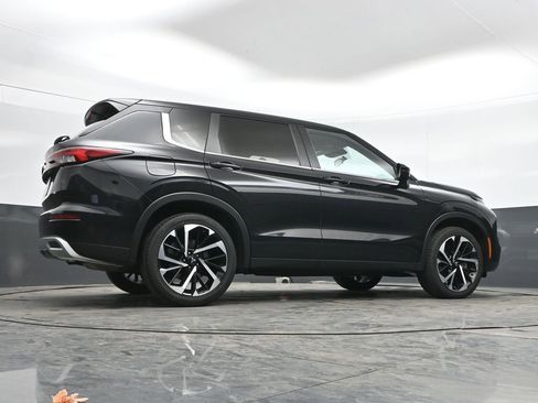 Used 2024 Mitsubishi Outlander SE image 43