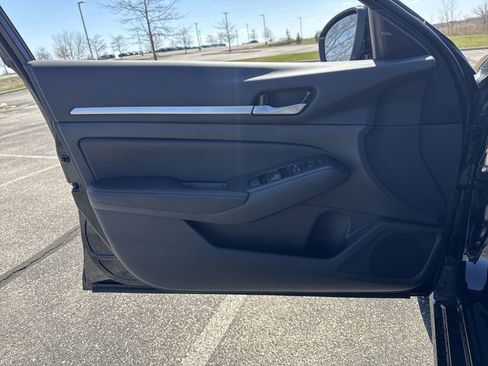 New 2026 Nissan Altima 2.5 SR w/ SR Midnight Edition Package image 27