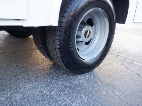 Used 2018 Chevrolet Silverado 3500 W/T w/ WT Convenience Package image 9