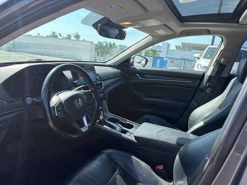 Used 2018 Honda Accord Touring image 3