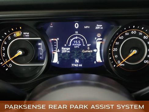Used 2025 Jeep Wrangler Rubicon AWD/4WD image 30