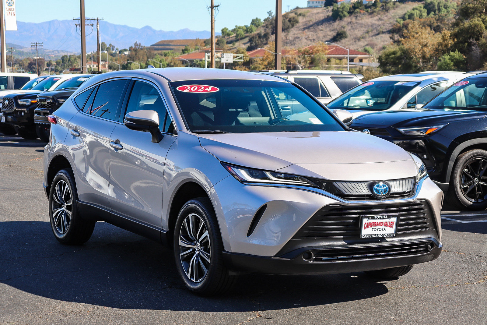 Certified 2024 Toyota Venza LE AWD/4WD image 3