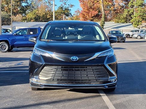 Certified 2024 Toyota Sienna XLE image 34