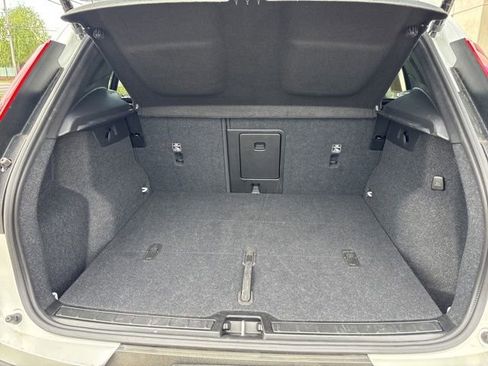 Used 2025 Volvo XC40 B5 Plus AWD/4WD image 10