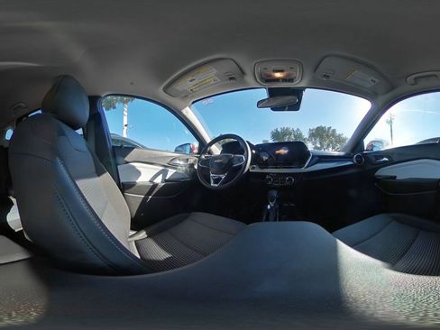 Used 2025 Chevrolet Trax LT w/ LT Convenience Package image 43