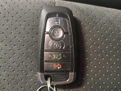 Used 2018 Ford Explorer XLT w/ Equipment Group 202A FWD image 32