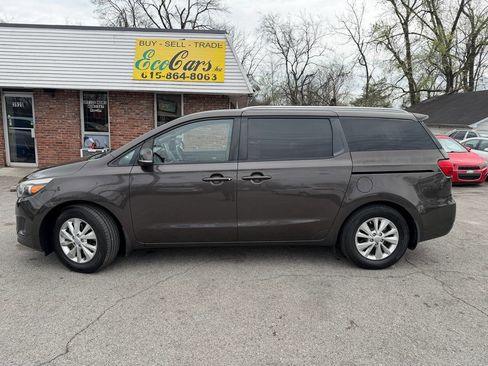 Used 2015 Kia Sedona LX FWD image 9