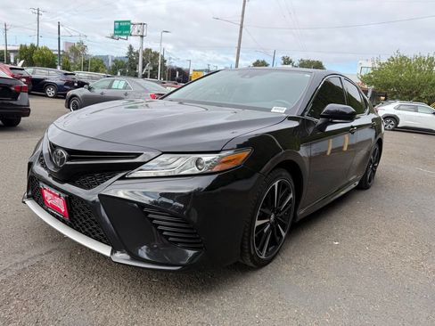 Used 2019 Toyota Camry XSE FWD image 4