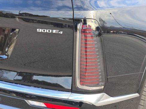 New 2026 Cadillac Vistiq Luxury image 13