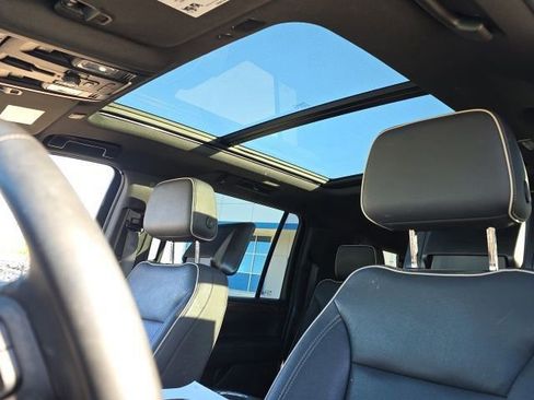 Used 2023 Chevrolet Suburban Premier w/ Premium Package image 11