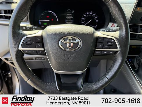 Used 2024 Toyota Sienna XLE FWD image 22