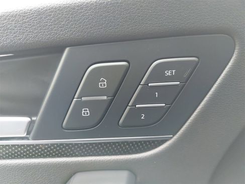 Used 2023 Audi SQ5 Prestige w/ Prestige Package image 33