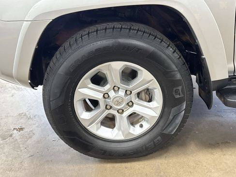 Used 2022 Toyota 4Runner SR5 Premium AWD/4WD image 32