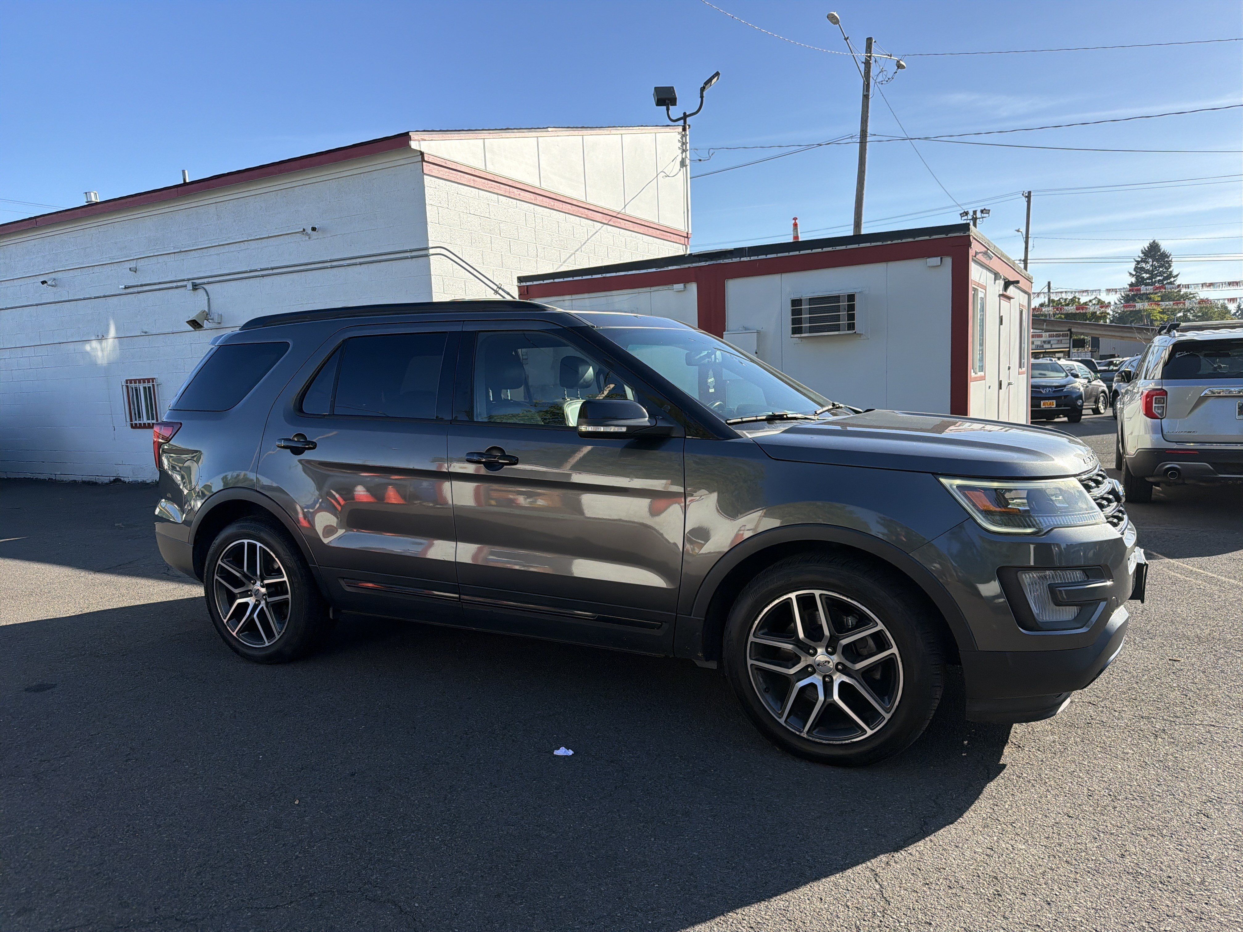 Used 2017 Ford Explorer Sport w/ Equipment Group 401A AWD/4WD image 5
