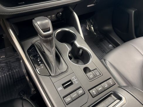 Used 2022 Toyota Highlander XLE image 36