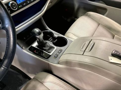 Used 2019 Toyota Highlander Limited AWD/4WD image 17