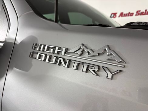 Used 2023 Chevrolet Silverado 2500 High Country w/ Technology Package image 11