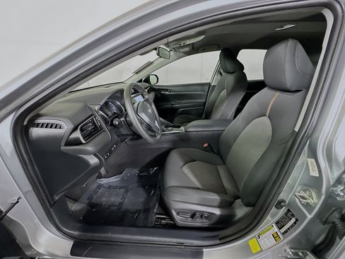 Used 2020 Toyota Camry LE image 12