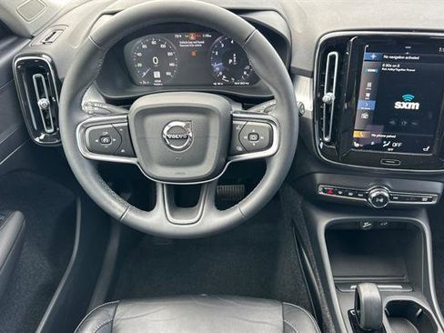 Used 2022 Volvo XC40 T5 Momentum image 14