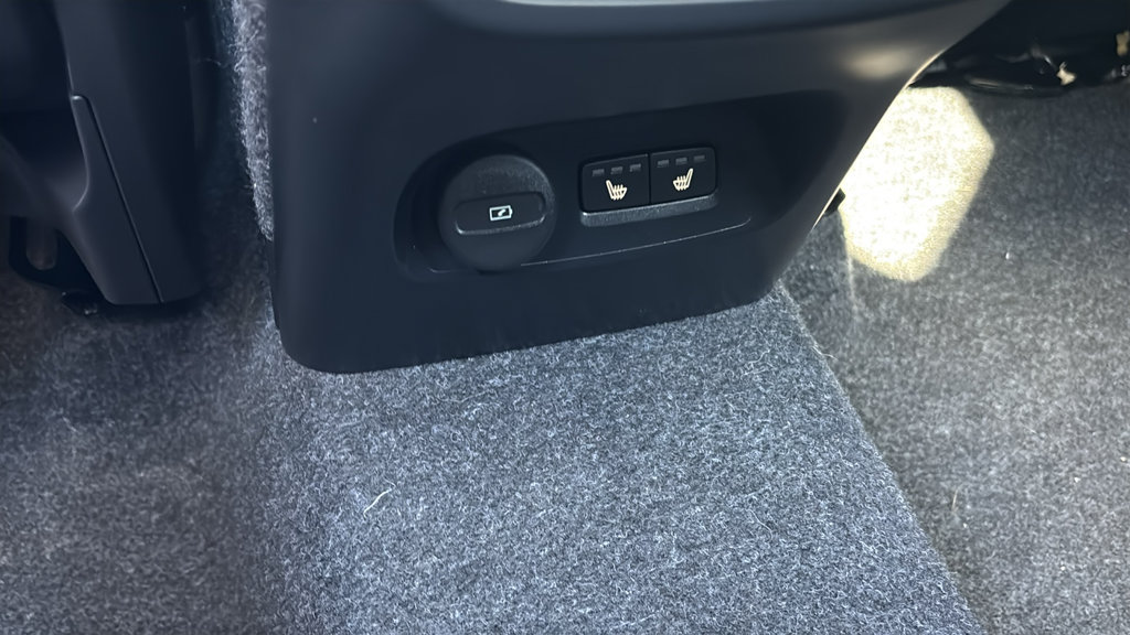 Certified 2026 Volvo XC40 B5 Plus AWD/4WD image 9