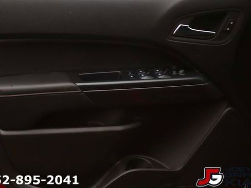 Used 2022 GMC Canyon AT4 AWD/4WD image 13