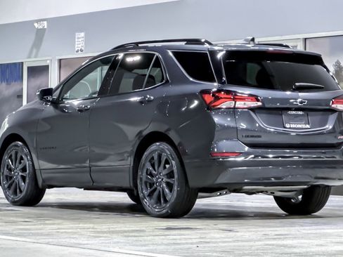 Used 2023 Chevrolet Equinox RS image 3