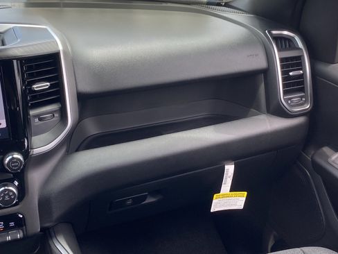 New 2026 RAM 1500 Express AWD/4WD image 13