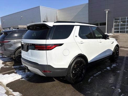 Used 2025 Land Rover Discovery S image 4