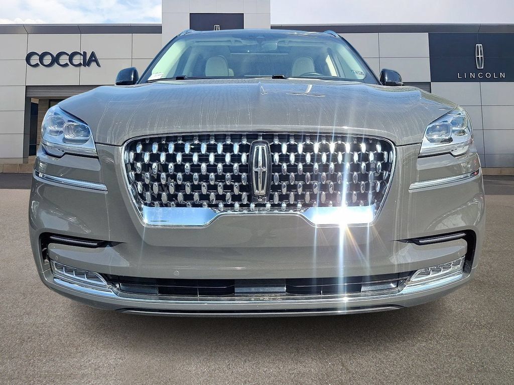 Certified 2023 Lincoln Aviator Black Label w/ Dynamic Handling Package AWD/4WD image 2