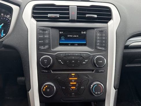 Used 2015 Ford Fusion SE image 11