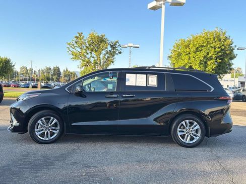Used 2024 Toyota Sienna XLE w/ XLE Plus Package FWD image 5