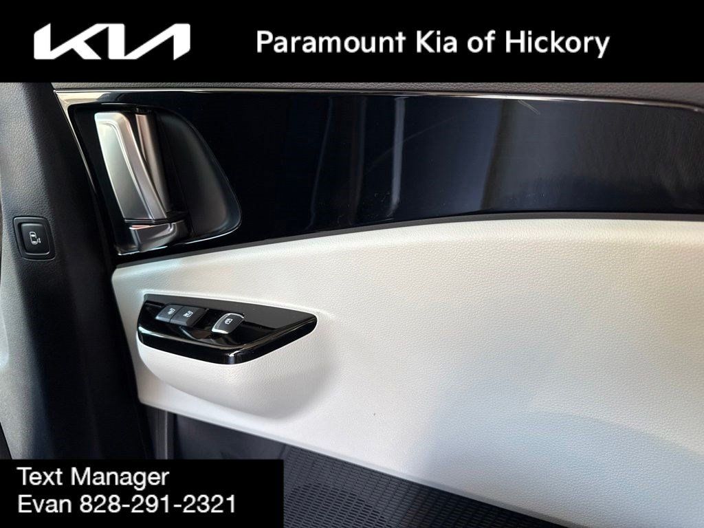 Used 2023 Kia Carnival SX Prestige FWD image 22
