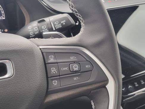 New 2026 Jeep Grand Cherokee Limited AWD/4WD image 14