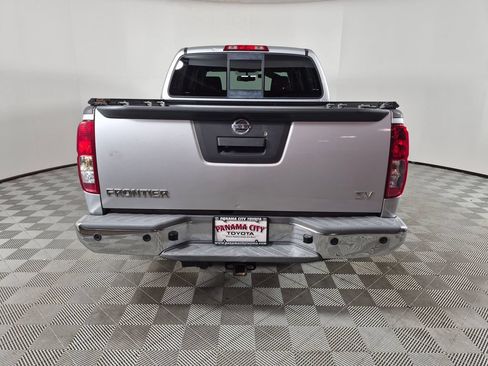 Used 2014 Nissan Frontier SV w/ SV Value Truck Package RWD image 4