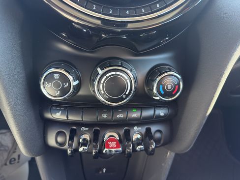 Used 2020 MINI Cooper 4-Door Hardtop FWD image 18