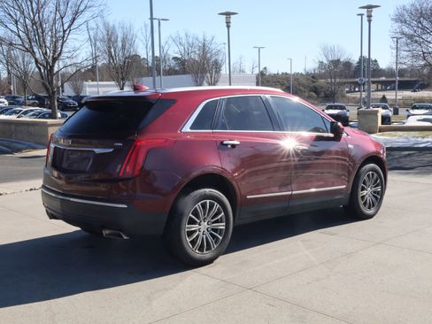 Used 2017 Cadillac XT5 Luxury w/ Driver Awareness Package image 9
