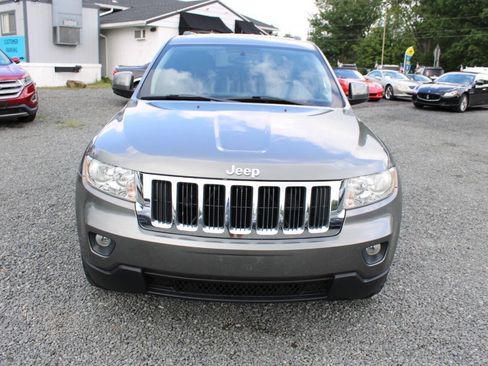 Used 2011 Jeep Grand Cherokee Laredo AWD/4WD image 3