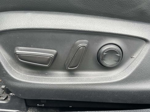 Used 2019 Toyota Camry SE FWD image 15