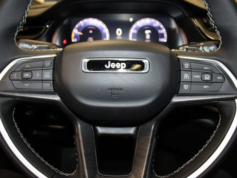 New 2026 Jeep Grand Cherokee Altitude AWD/4WD image 11