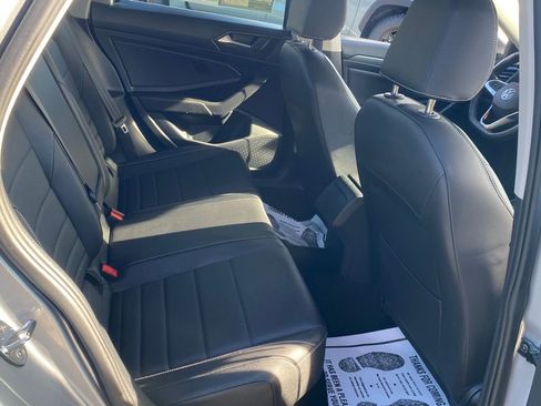 Used 2024 Volkswagen Jetta SE image 17