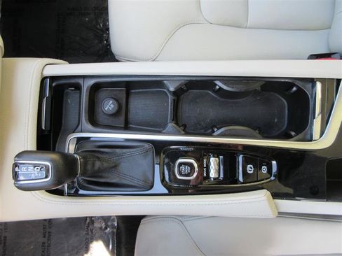 Used 2018 Volvo S90 T5 Momentum w/ Convenience Package image 18