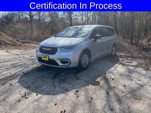 Certified 2024 Chrysler Pacifica Touring-L image 1