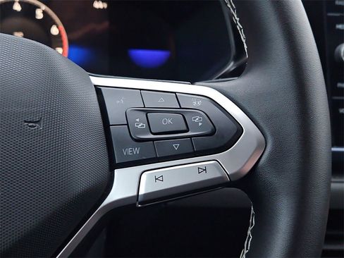 Used 2024 Volkswagen Taos SE image 24