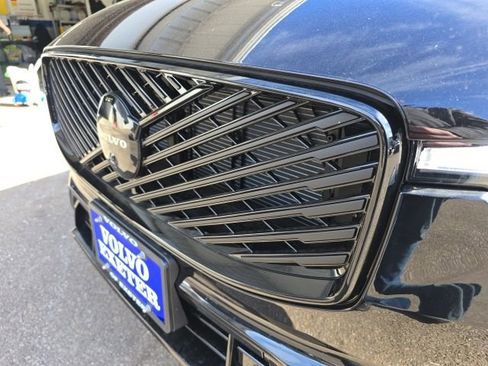 New 2026 Volvo XC60 B5 Ultra w/ Climate Package AWD/4WD image 11