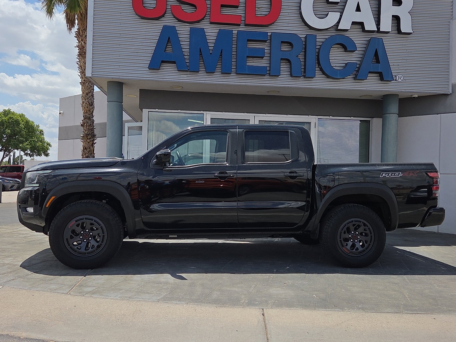 Used 2026 Nissan Frontier PRO-4X AWD/4WD image 3