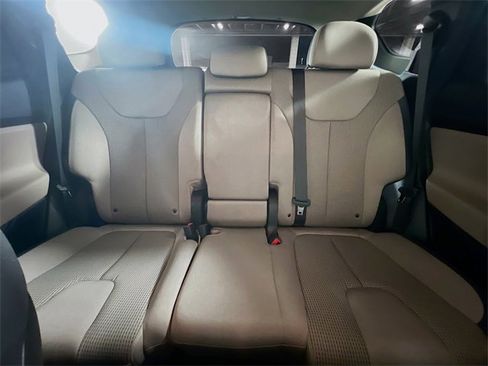 Used 2023 Hyundai Santa Fe SEL w/ Winter Weather Package image 25
